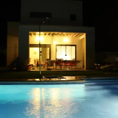 Spacious In With Private Pool *