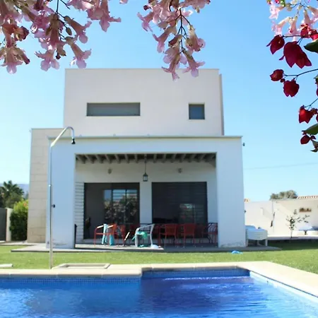 Spacious In With Private Pool Villa *