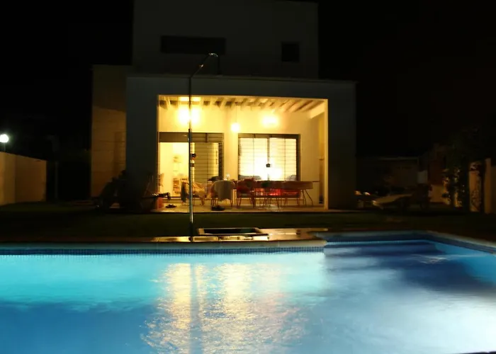 Spacious In With Private Pool *