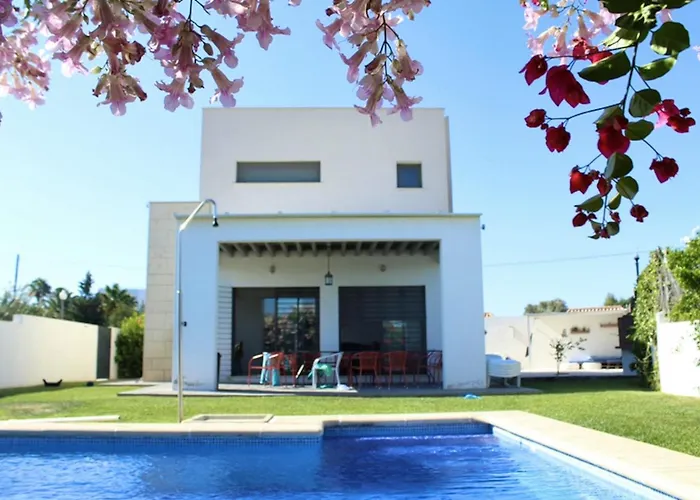 Spacious In With Private Pool Villa *