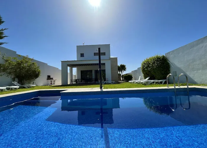 Spacious In With Private Pool *