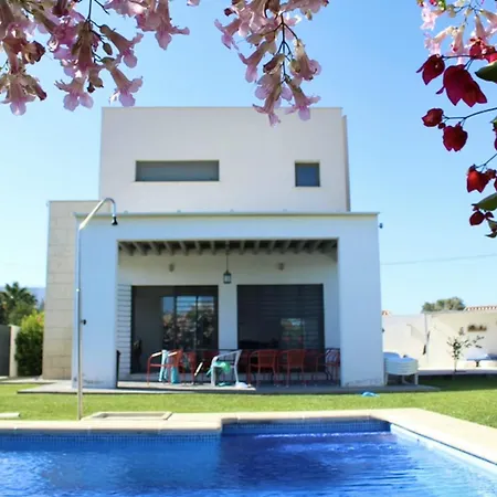 Spacious In With Private Pool Willa *