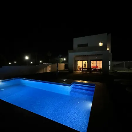 Spacious In With Private Pool *